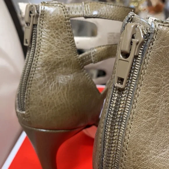 I N C brand new high Heel. - Picture 5 of 8